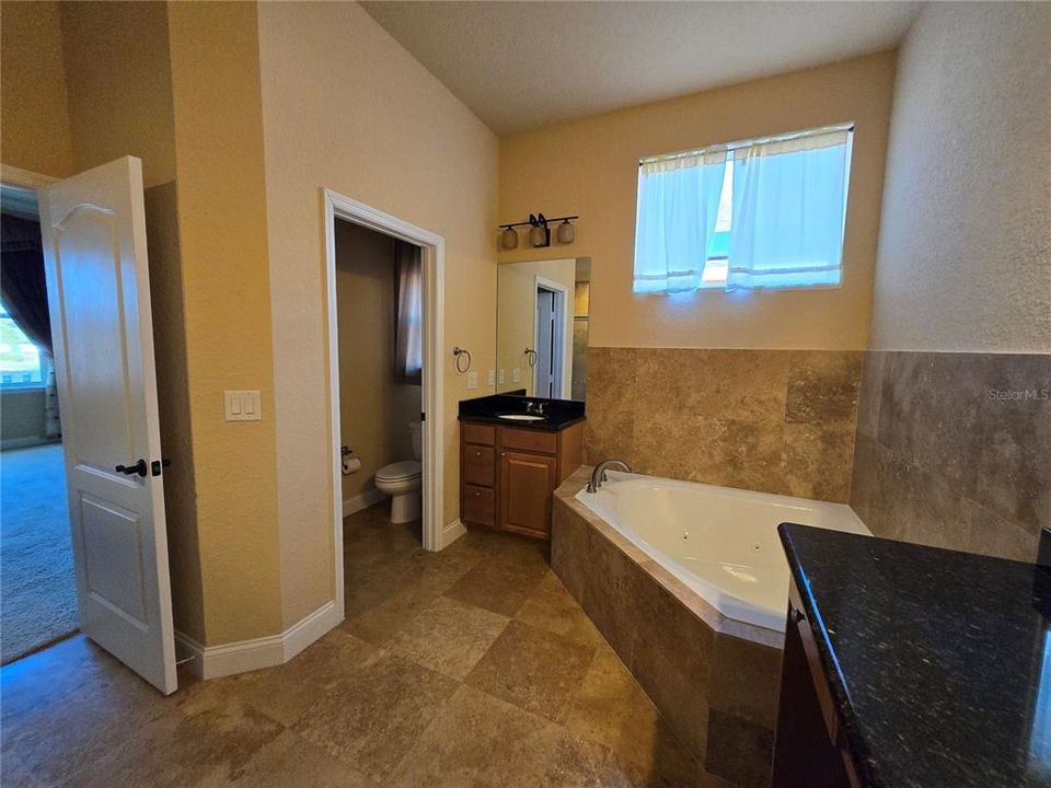 For Rent: $2,975 (5 beds, 3 baths, 2876 Square Feet)