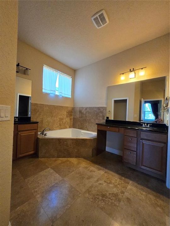 For Rent: $2,975 (5 beds, 3 baths, 2876 Square Feet)