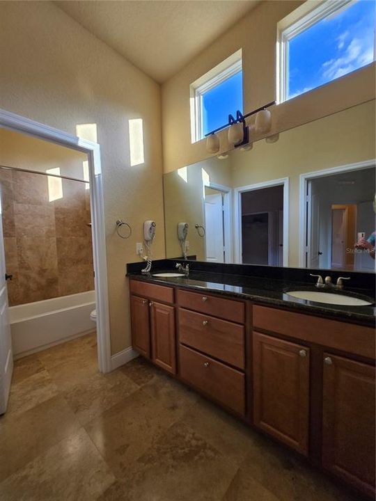 For Rent: $2,975 (5 beds, 3 baths, 2876 Square Feet)