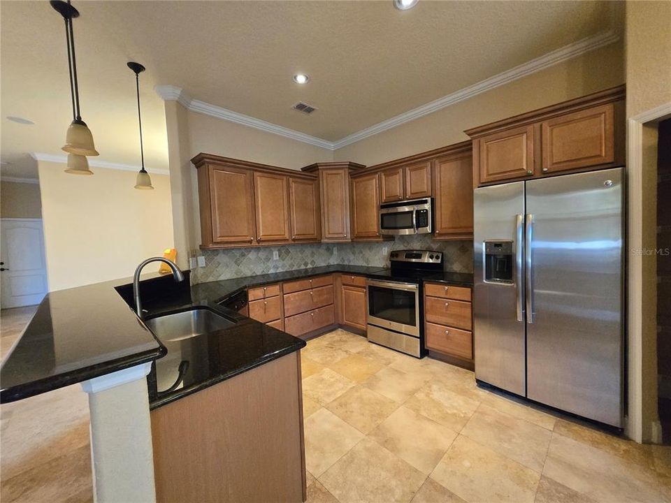 For Rent: $2,975 (5 beds, 3 baths, 2876 Square Feet)