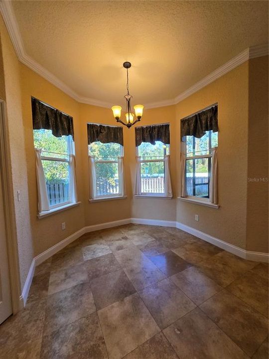 For Rent: $2,975 (5 beds, 3 baths, 2876 Square Feet)