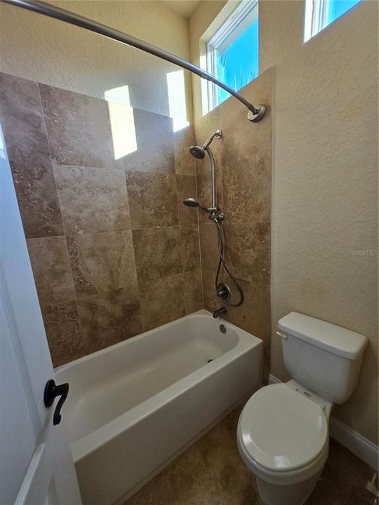 For Rent: $2,975 (5 beds, 3 baths, 2876 Square Feet)