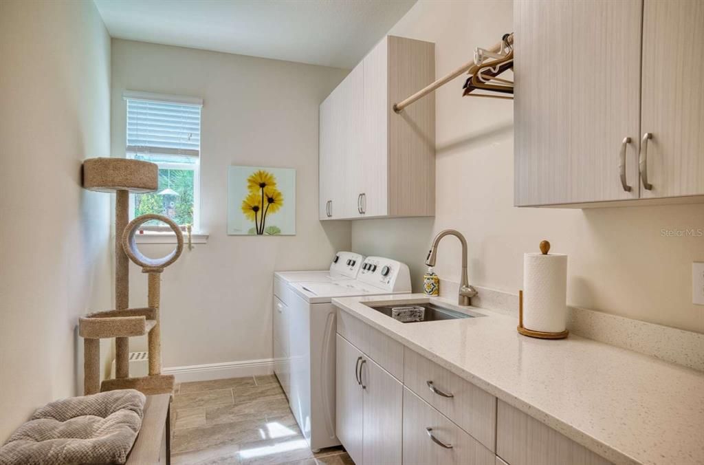 На продажу: $739,900 (3 спален, 3 ванн, 2300 Квадратных фут)