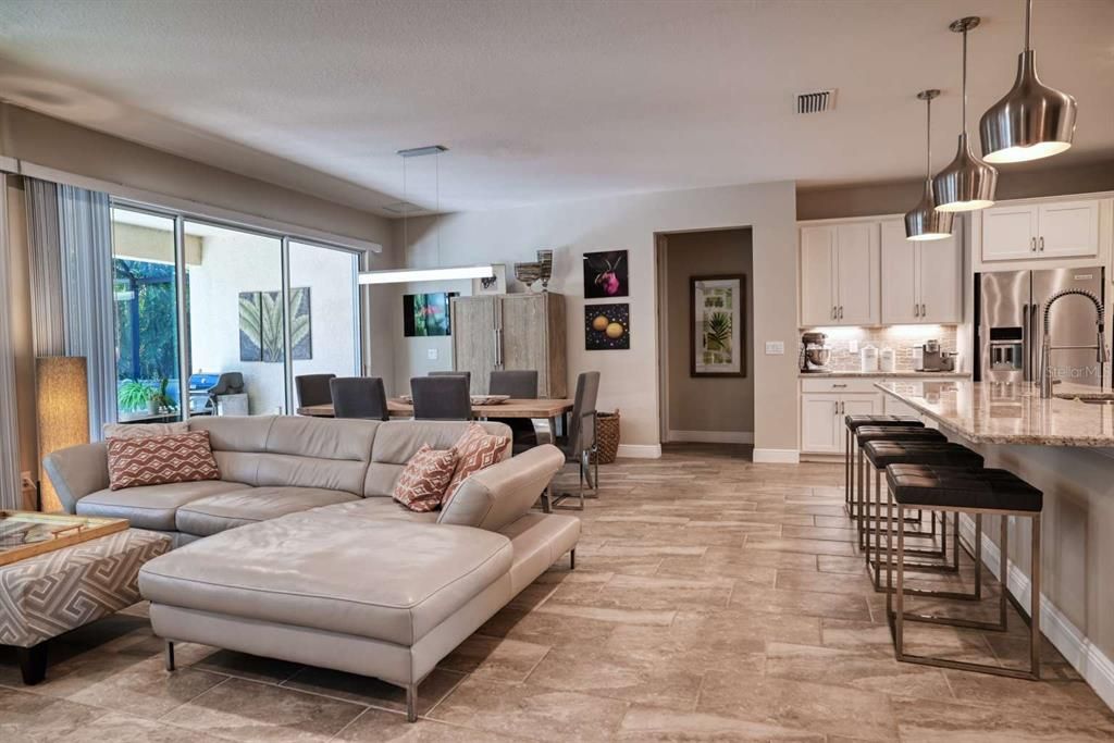 На продажу: $739,900 (3 спален, 3 ванн, 2300 Квадратных фут)