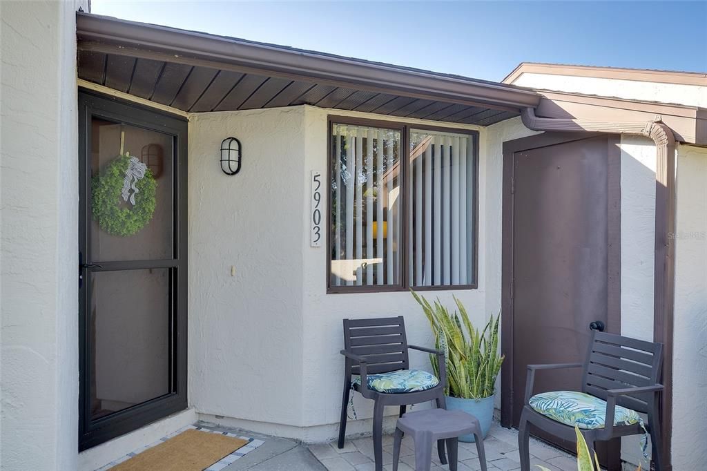 For Sale: $235,000 (2 beds, 2 baths, 937 Square Feet)