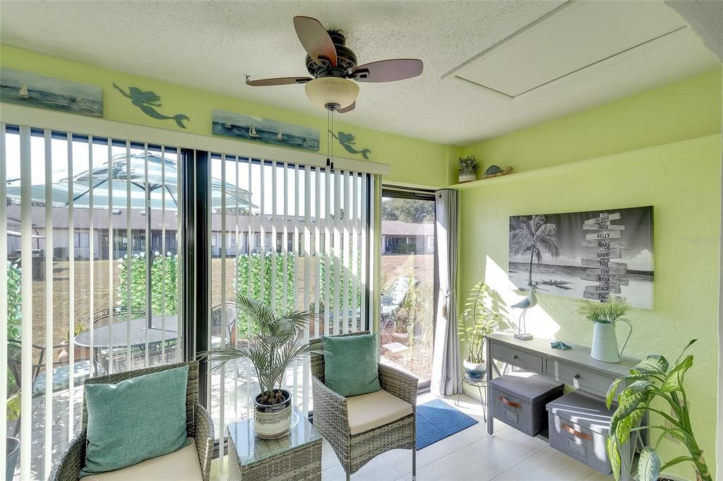 For Sale: $235,000 (2 beds, 2 baths, 937 Square Feet)