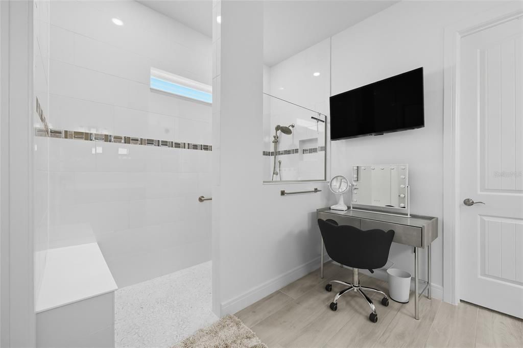 For Rent: $6,895 (6 beds, 5 baths, 5389 Square Feet)