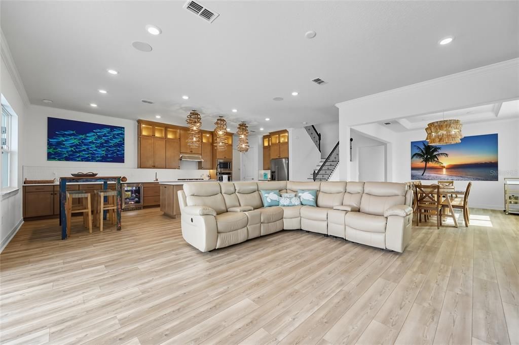 For Rent: $6,895 (6 beds, 5 baths, 5389 Square Feet)