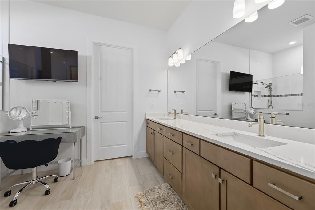 For Rent: $6,895 (6 beds, 5 baths, 5389 Square Feet)