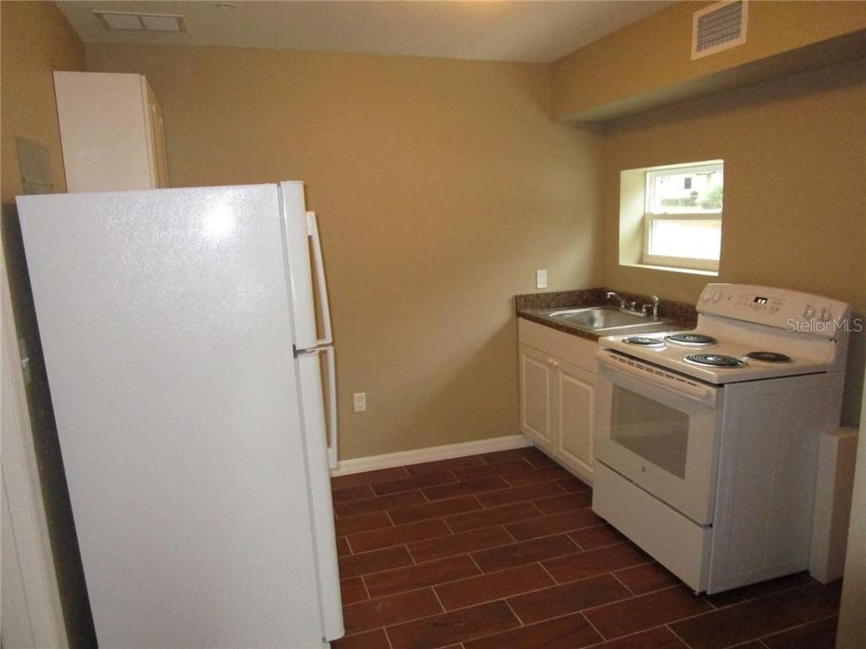 For Rent: $1,000 (2 beds, 1 baths, 500 Square Feet)