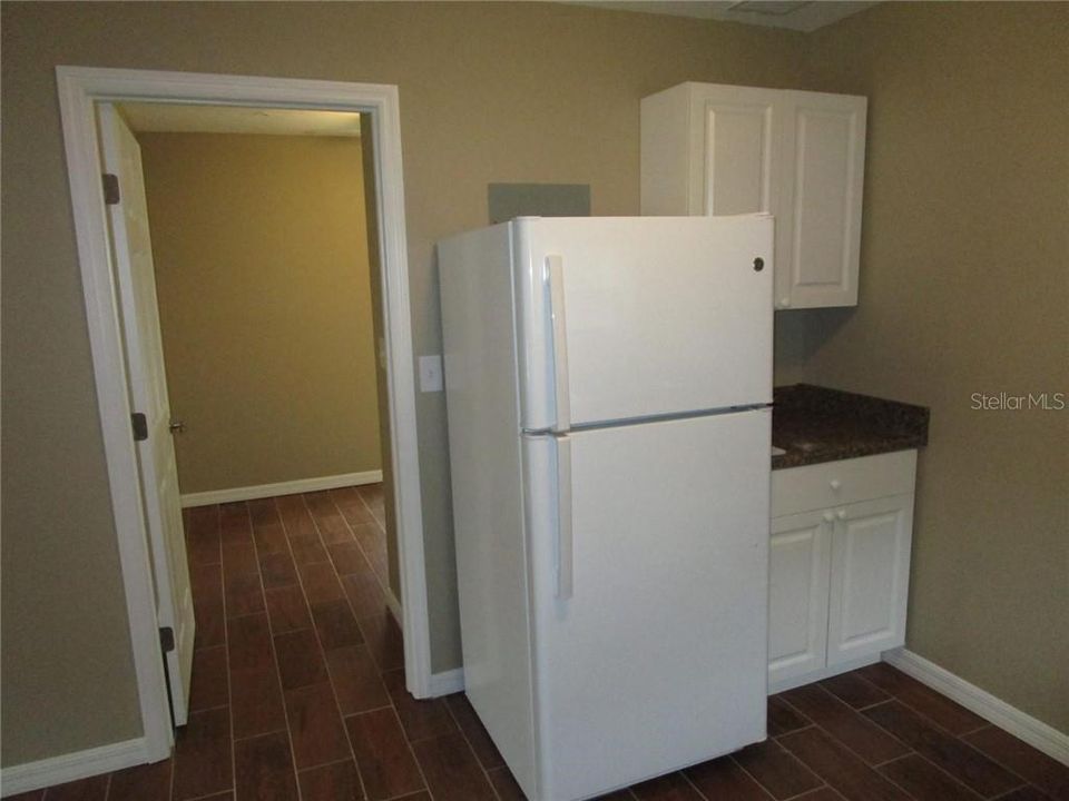 For Rent: $1,000 (2 beds, 1 baths, 500 Square Feet)