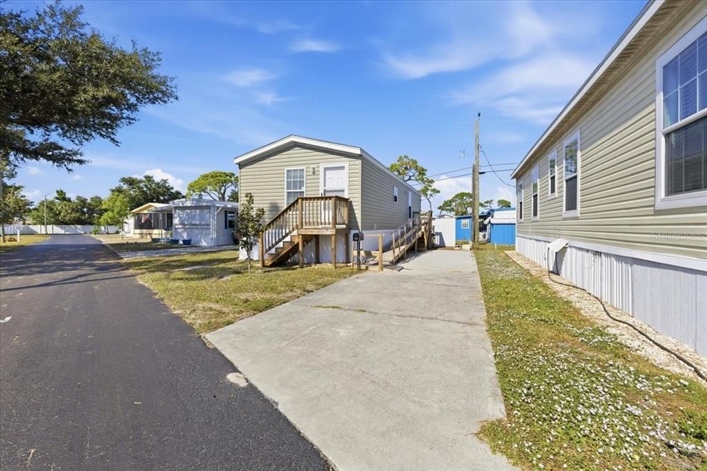 For Sale: $130,000 (1 beds, 1 baths, 660 Square Feet)