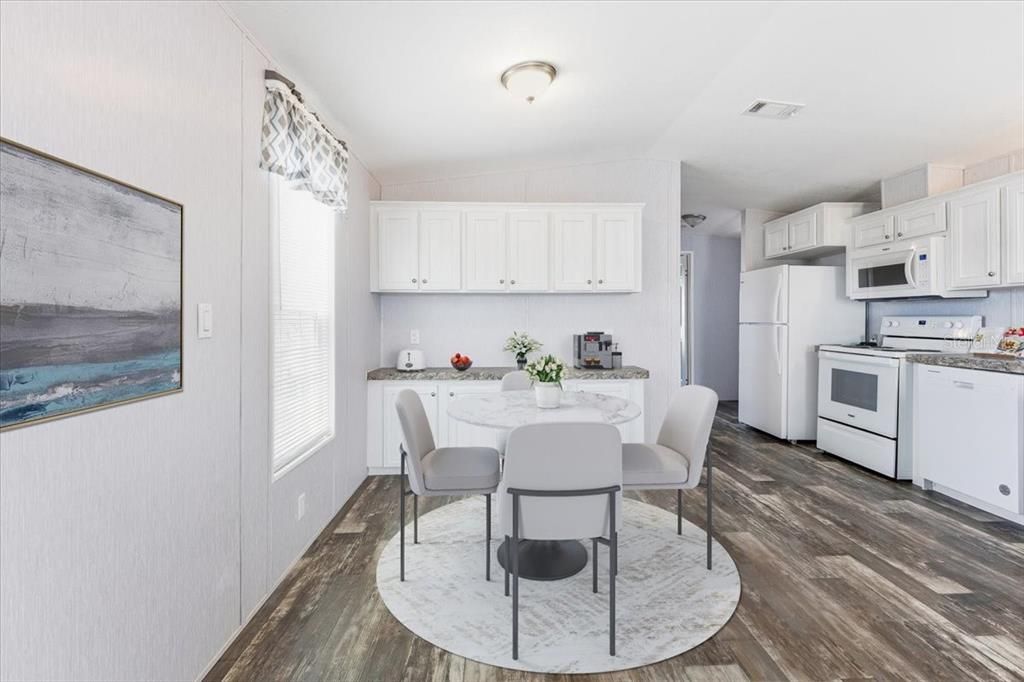 For Sale: $130,000 (1 beds, 1 baths, 660 Square Feet)