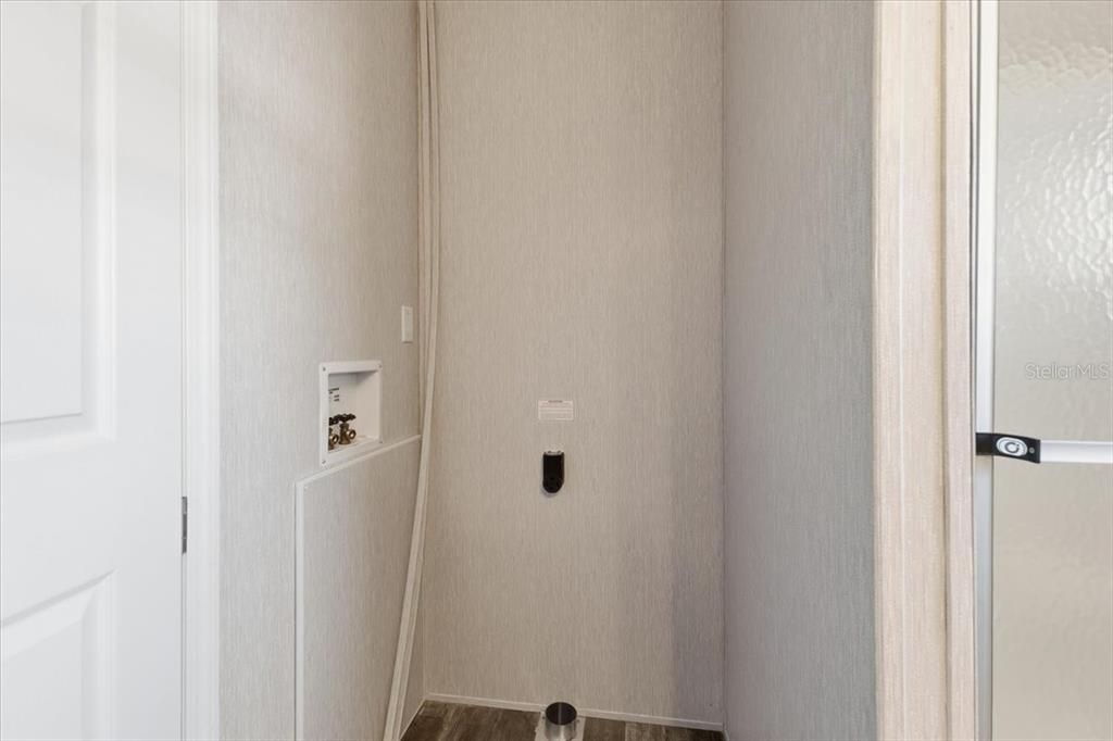 For Sale: $130,000 (1 beds, 1 baths, 660 Square Feet)