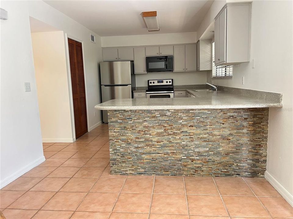 For Sale: $297,000 (2 beds, 2 baths, 1418 Square Feet)