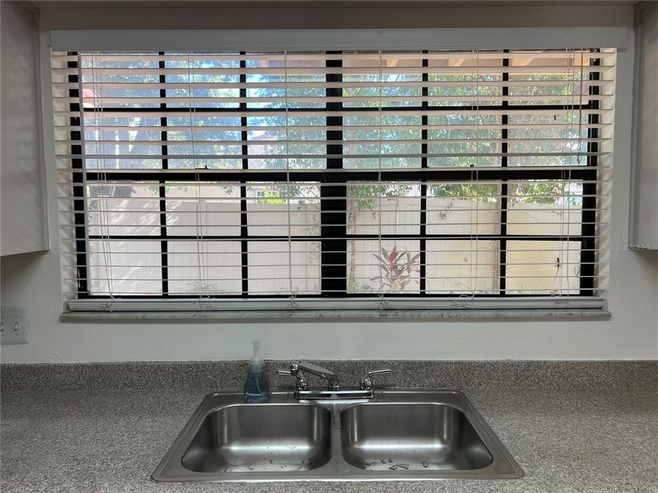 For Sale: $297,000 (2 beds, 2 baths, 1418 Square Feet)