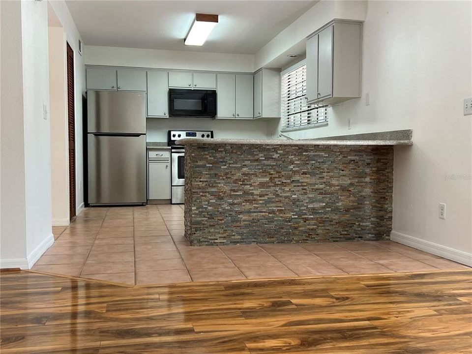 For Sale: $297,000 (2 beds, 2 baths, 1418 Square Feet)