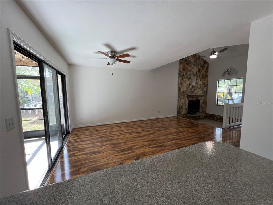 For Sale: $297,000 (2 beds, 2 baths, 1418 Square Feet)