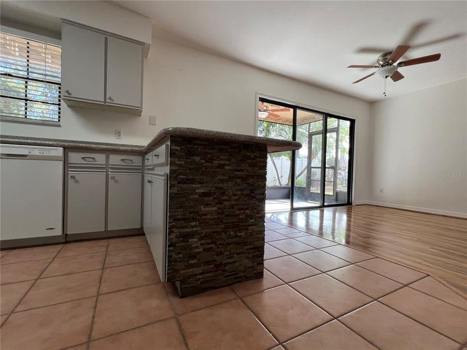 For Sale: $297,000 (2 beds, 2 baths, 1418 Square Feet)