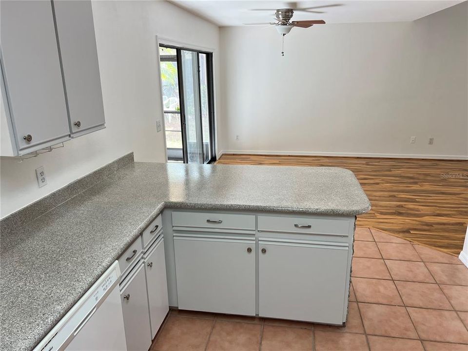 For Sale: $297,000 (2 beds, 2 baths, 1418 Square Feet)