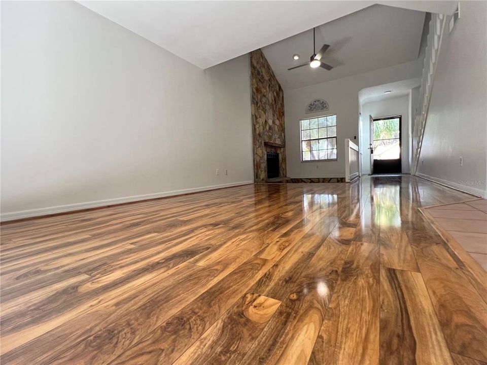 For Sale: $297,000 (2 beds, 2 baths, 1418 Square Feet)