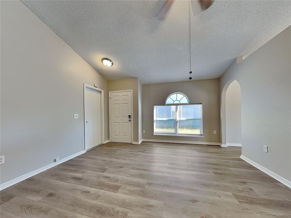 В аренду: $1,839 (3 спален, 2 ванн, 1292 Квадратных фут)