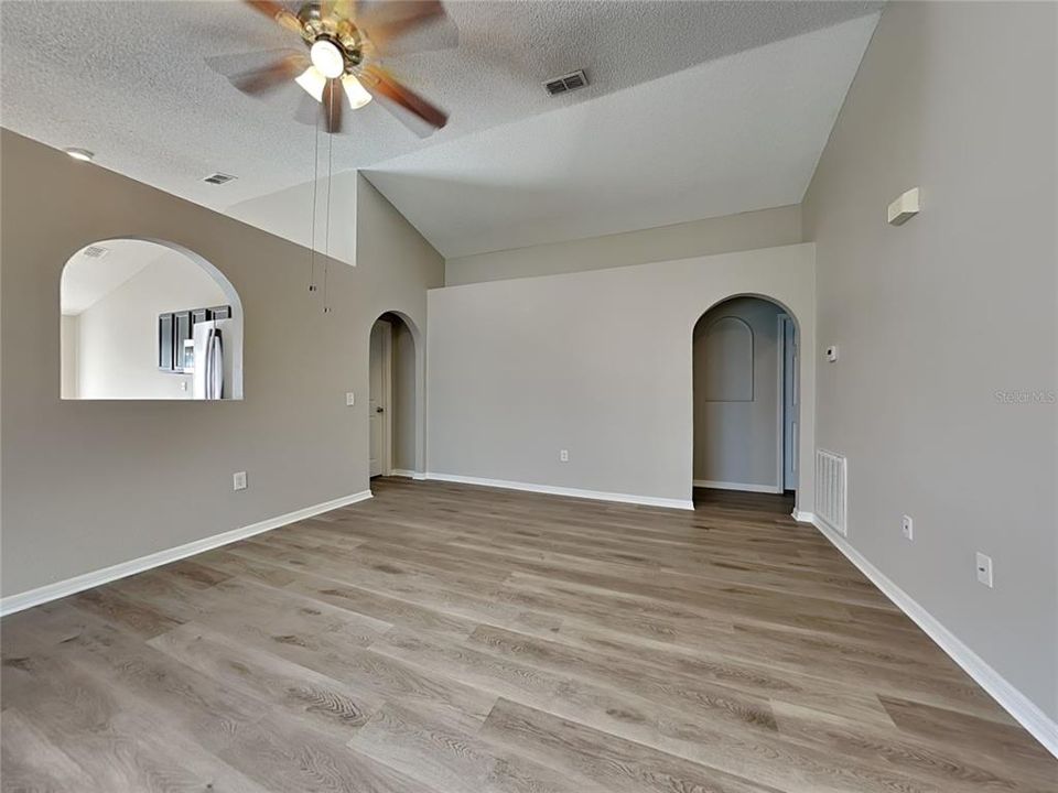 В аренду: $1,839 (3 спален, 2 ванн, 1292 Квадратных фут)