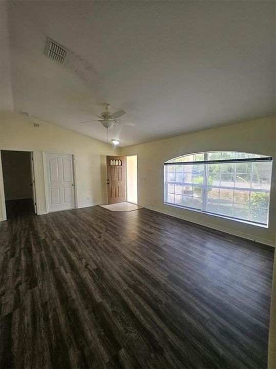 For Rent: $1,850 (3 beds, 2 baths, 1184 Square Feet)
