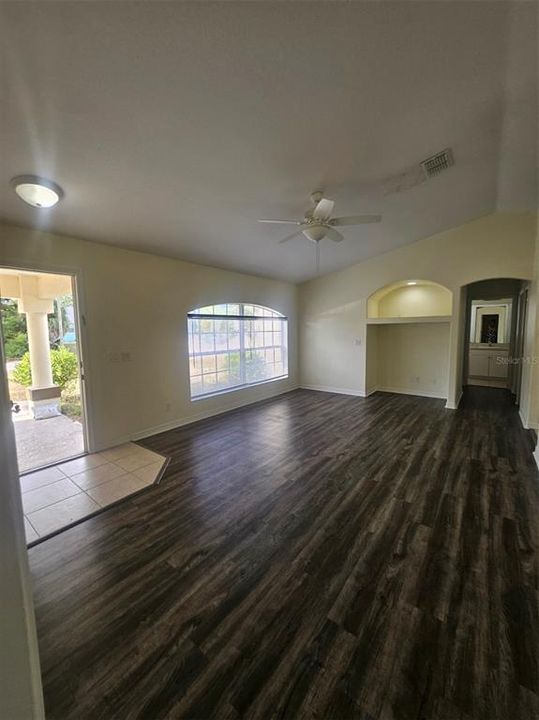 For Rent: $1,850 (3 beds, 2 baths, 1184 Square Feet)