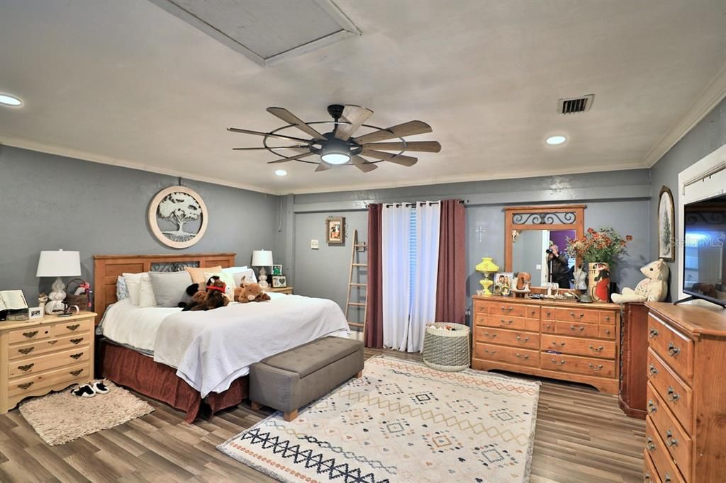 For Sale: $490,000 (4 beds, 3 baths, 1840 Square Feet)