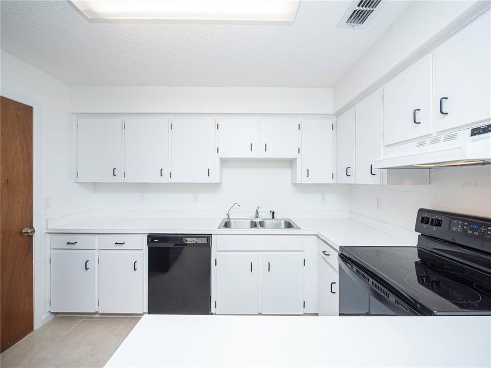 For Rent: $1,795 (3 beds, 2 baths, 1052 Square Feet)