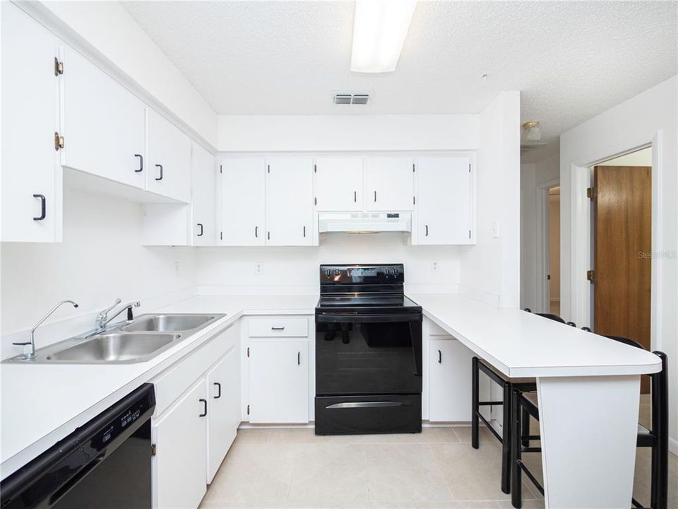 For Rent: $1,795 (3 beds, 2 baths, 1052 Square Feet)