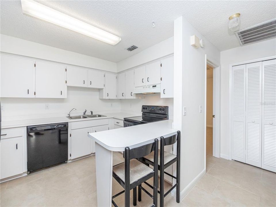 For Rent: $1,795 (3 beds, 2 baths, 1052 Square Feet)