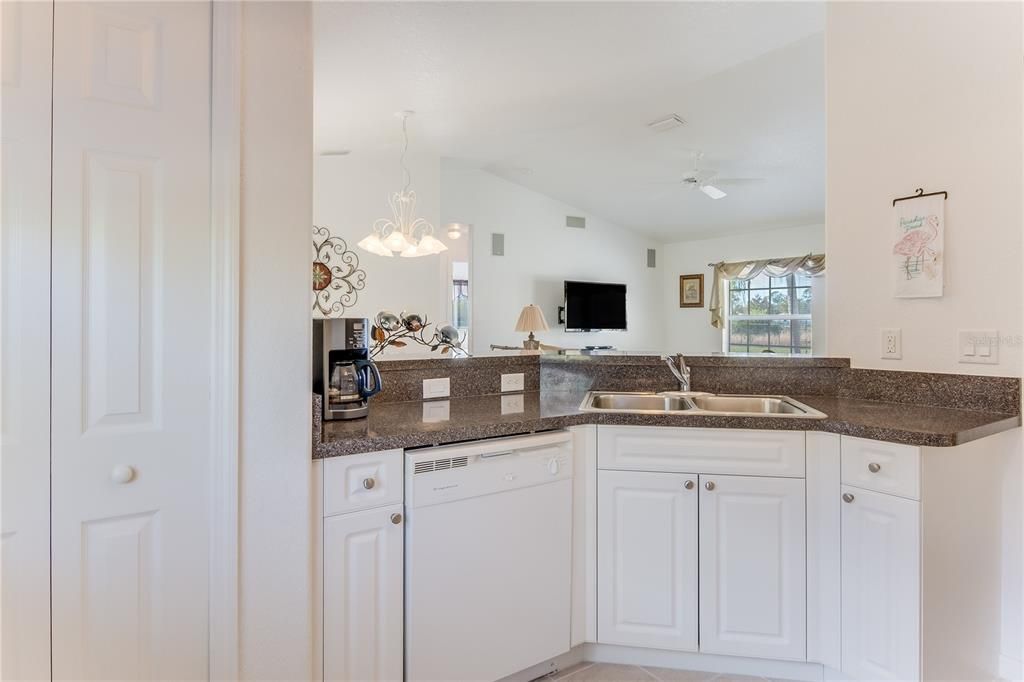 待售: $249,900 (3 贝兹, 2 浴室, 1195 平方英尺)