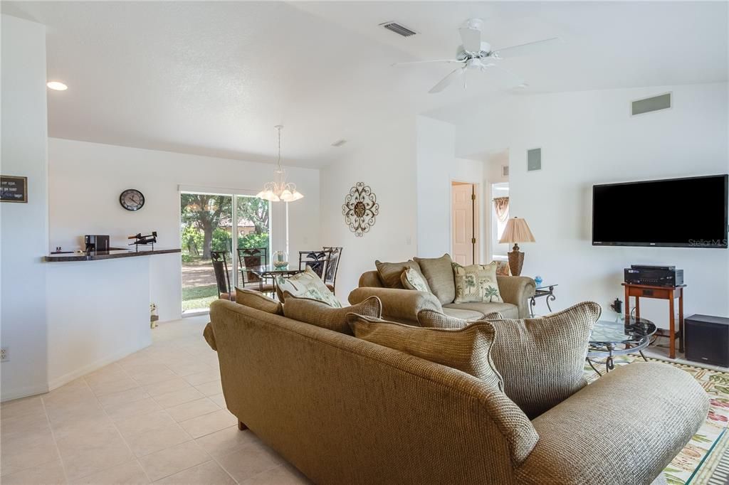 待售: $249,900 (3 贝兹, 2 浴室, 1195 平方英尺)