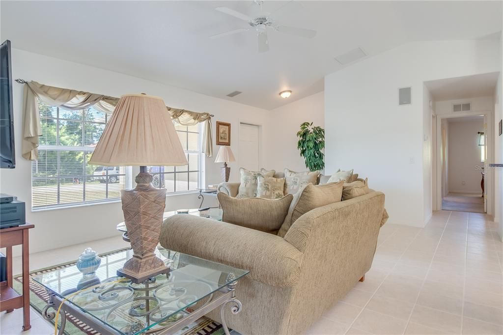 待售: $249,900 (3 贝兹, 2 浴室, 1195 平方英尺)