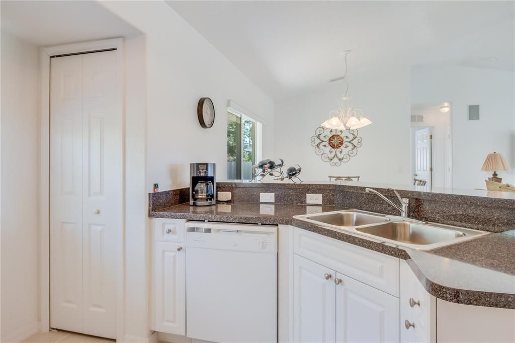 待售: $249,900 (3 贝兹, 2 浴室, 1195 平方英尺)