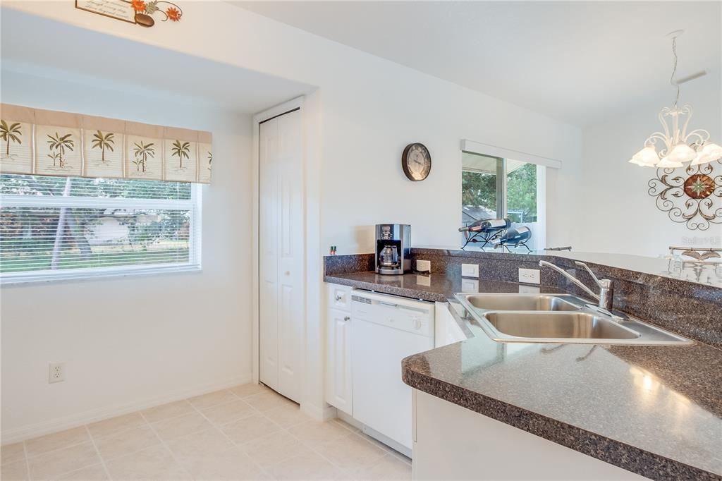 待售: $249,900 (3 贝兹, 2 浴室, 1195 平方英尺)