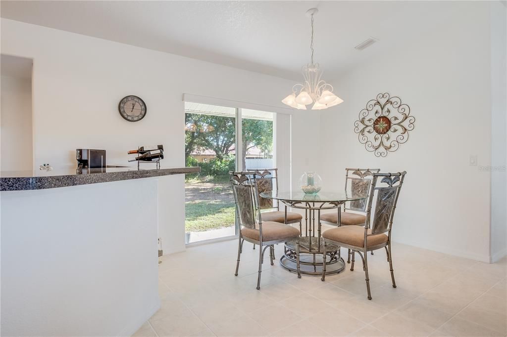 待售: $249,900 (3 贝兹, 2 浴室, 1195 平方英尺)