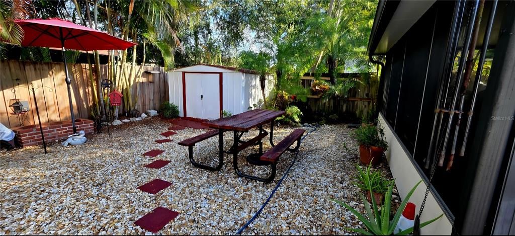 For Sale: $279,900 (2 beds, 2 baths, 965 Square Feet)