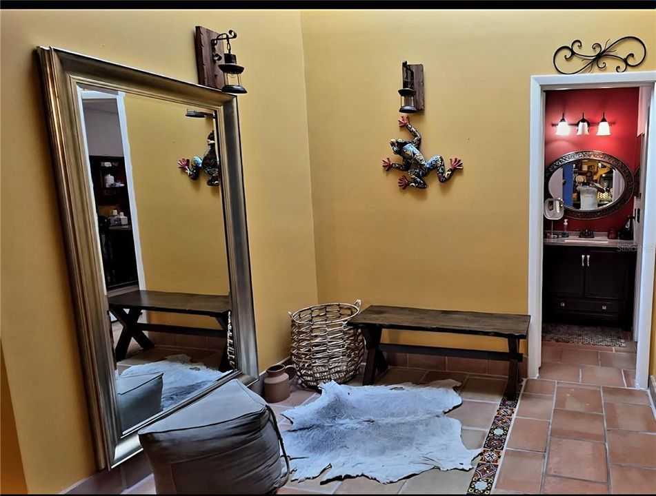 For Sale: $279,900 (2 beds, 2 baths, 965 Square Feet)