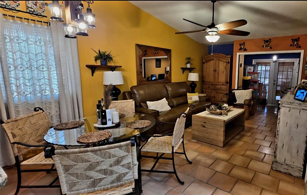 For Sale: $279,900 (2 beds, 2 baths, 965 Square Feet)