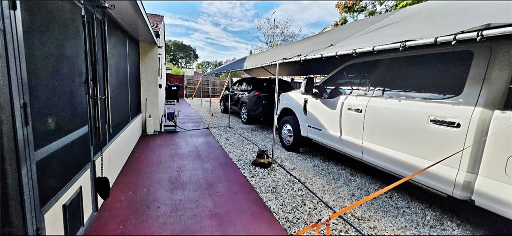 For Sale: $279,900 (2 beds, 2 baths, 965 Square Feet)