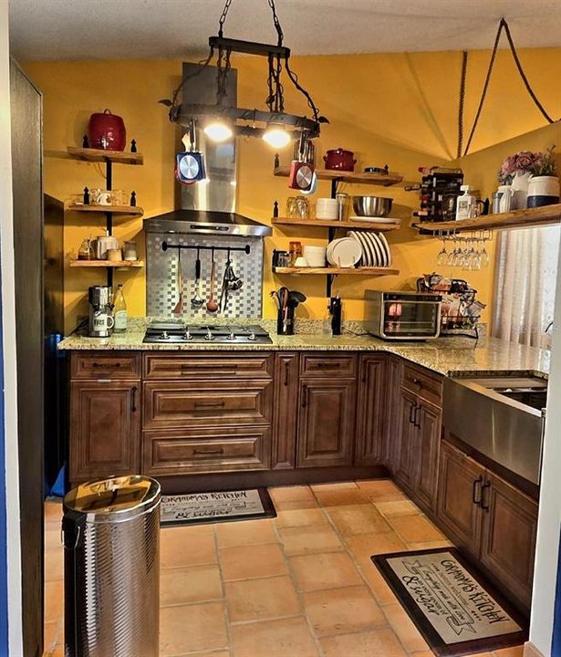 For Sale: $279,900 (2 beds, 2 baths, 965 Square Feet)