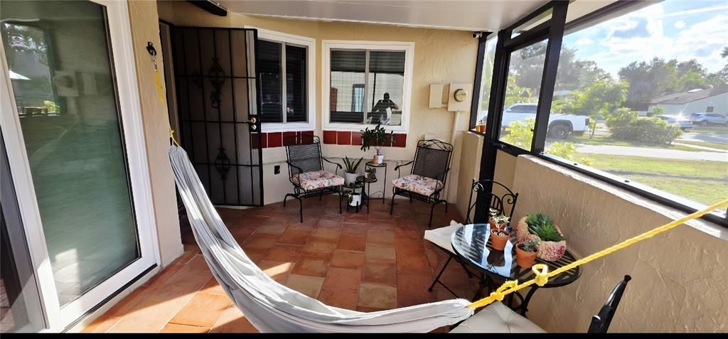 For Sale: $279,900 (2 beds, 2 baths, 965 Square Feet)