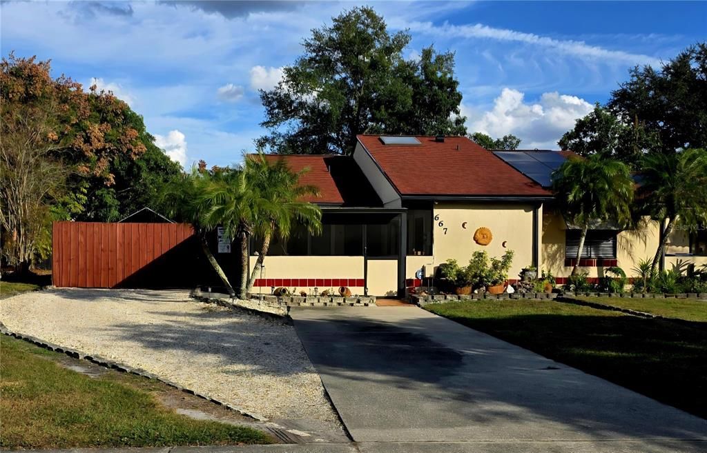 For Sale: $279,900 (2 beds, 2 baths, 965 Square Feet)