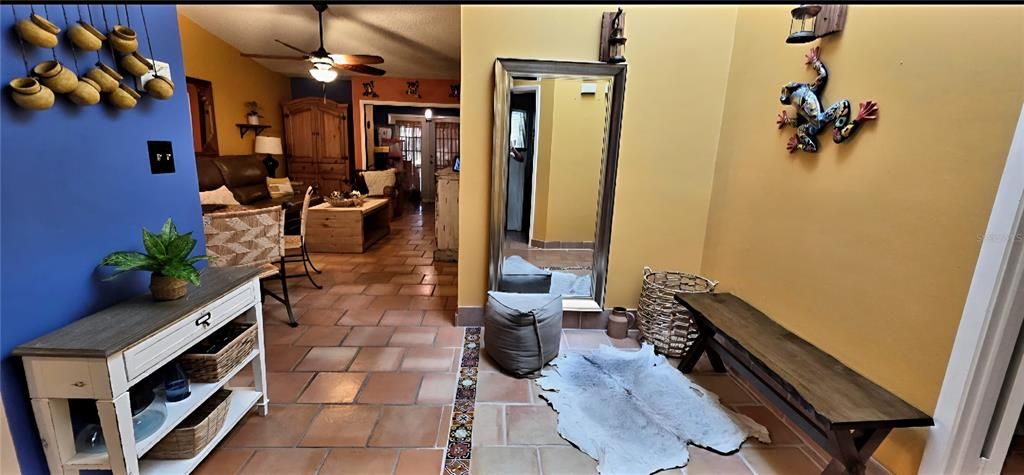 For Sale: $279,900 (2 beds, 2 baths, 965 Square Feet)