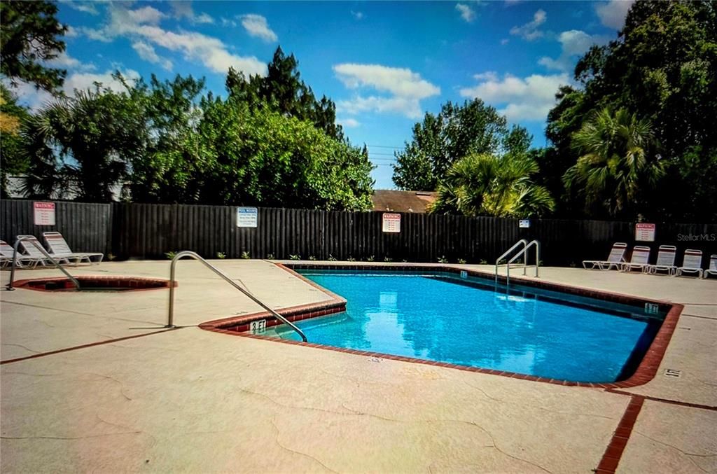 For Sale: $279,900 (2 beds, 2 baths, 965 Square Feet)