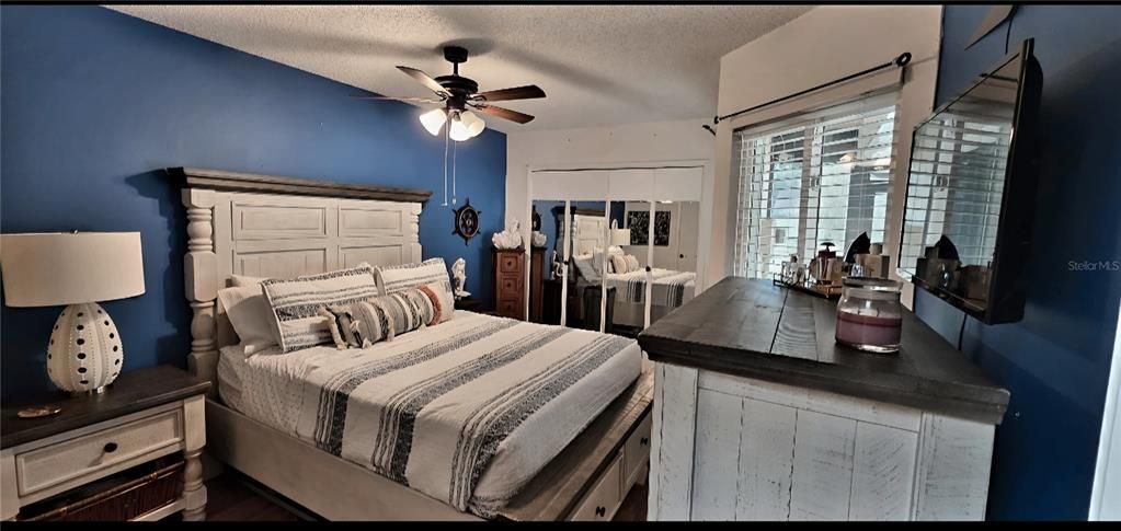 For Sale: $279,900 (2 beds, 2 baths, 965 Square Feet)