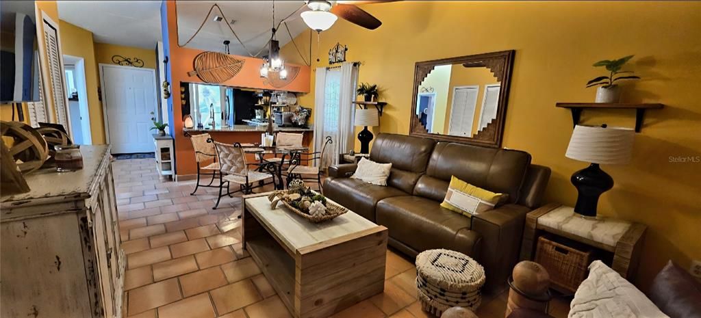 For Sale: $279,900 (2 beds, 2 baths, 965 Square Feet)